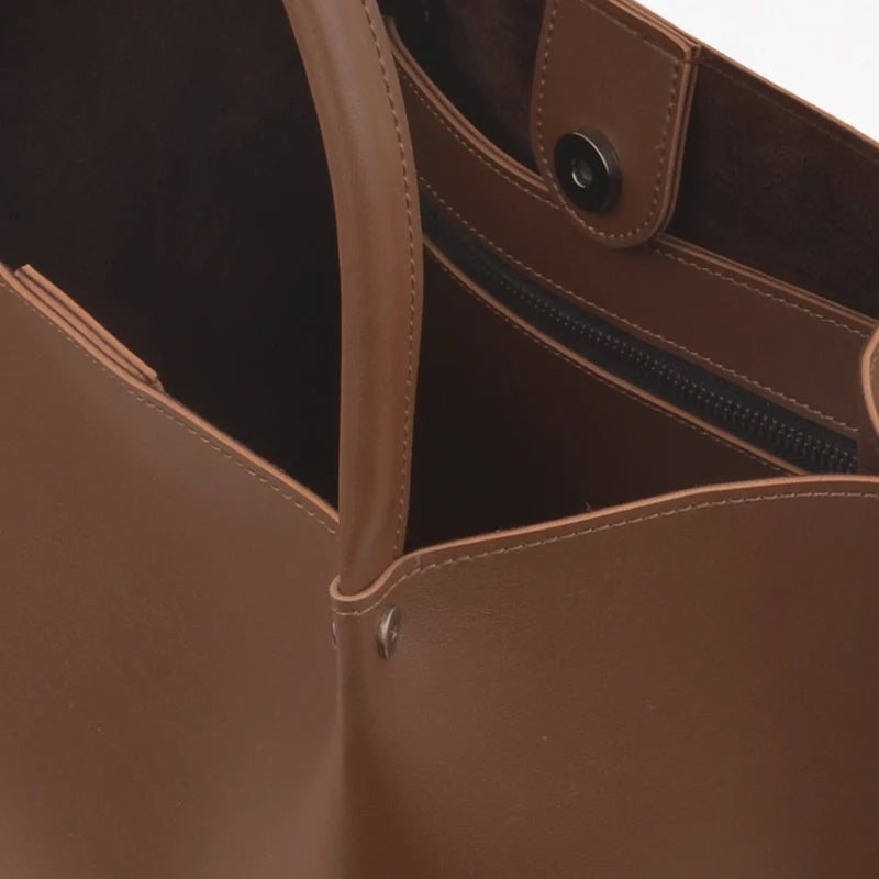 Horse brown tote bag
